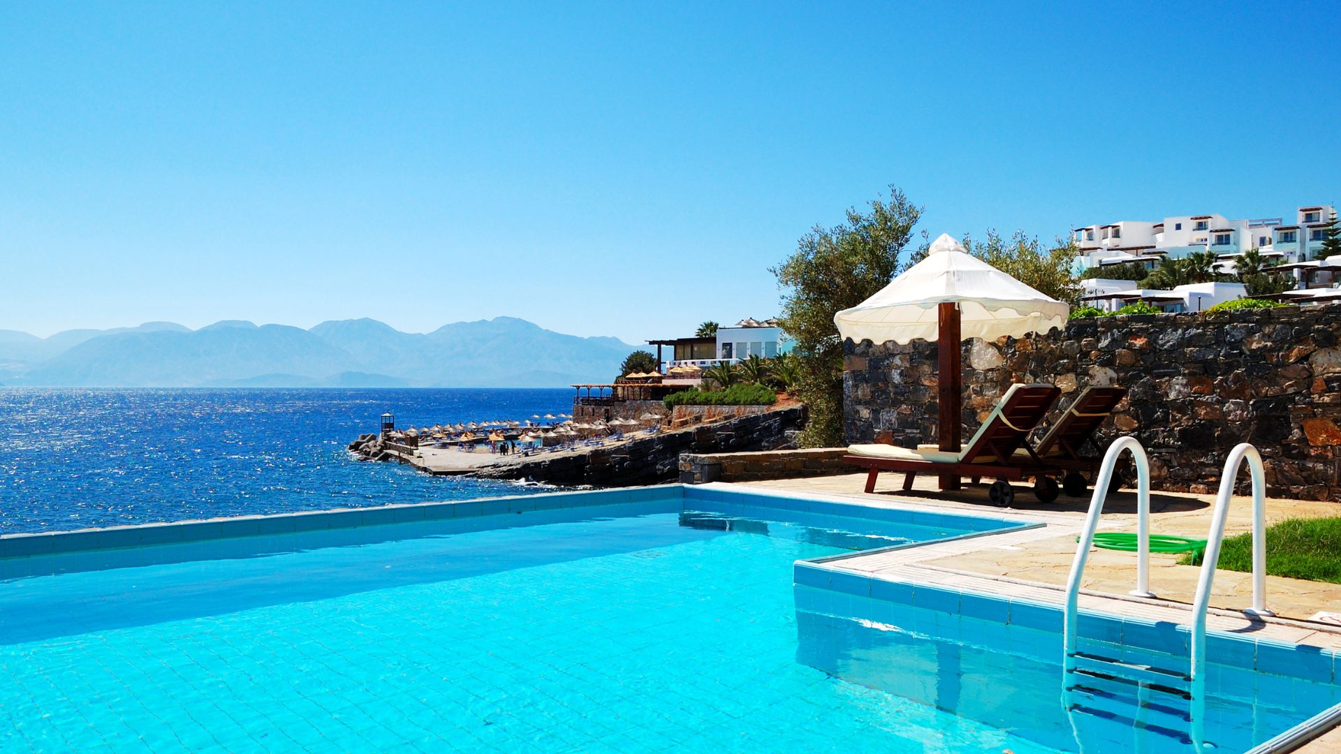 Private villas in Crete with pools