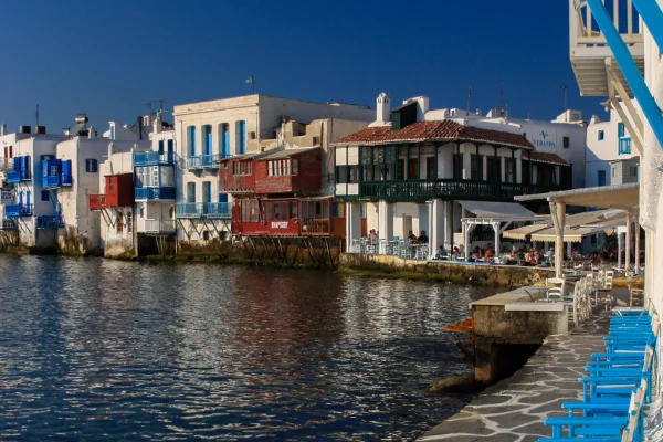 Large villas in Mykonos: 5 Reasons to choose it