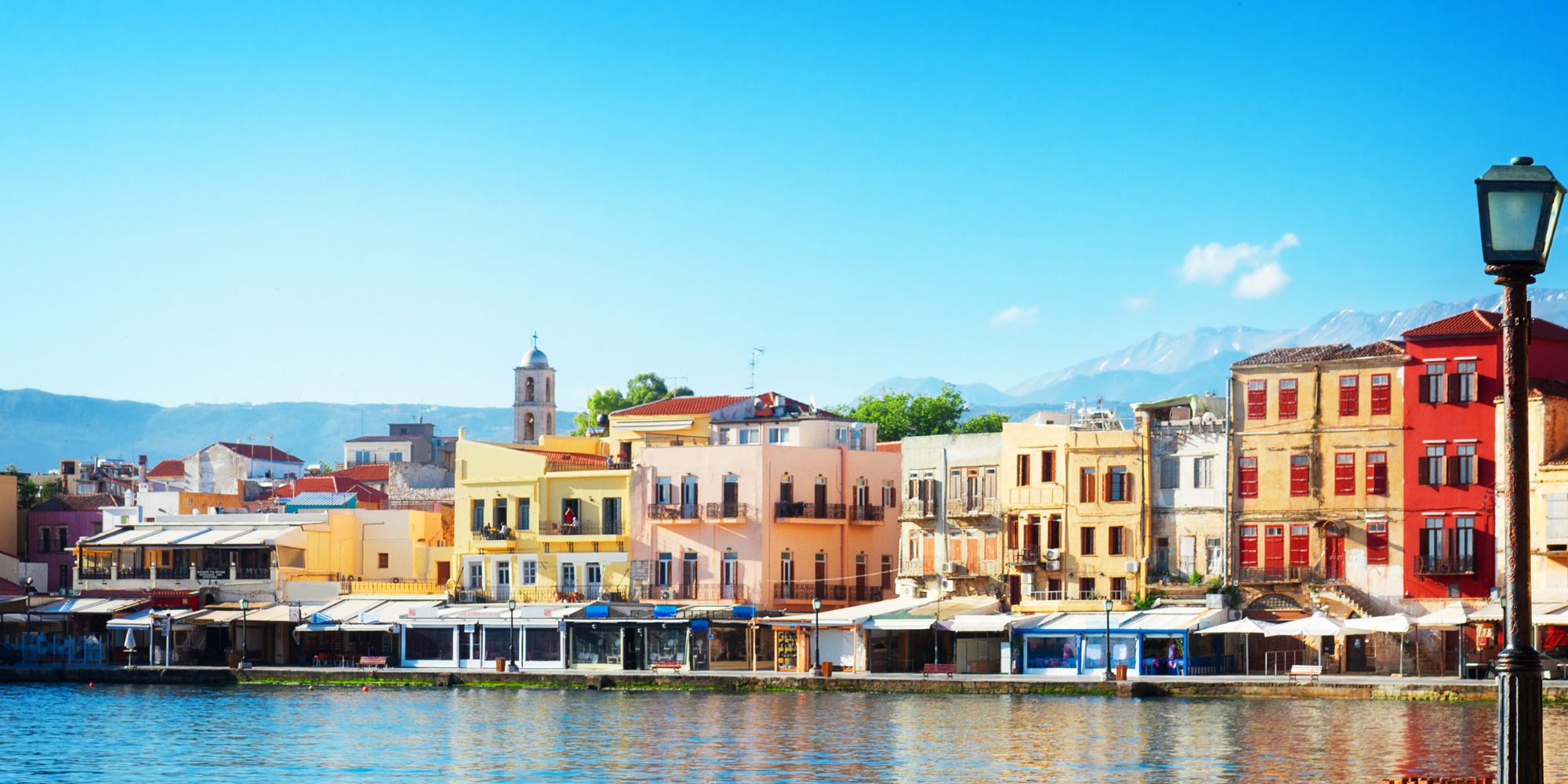 How the weather in Crete changes during the year
