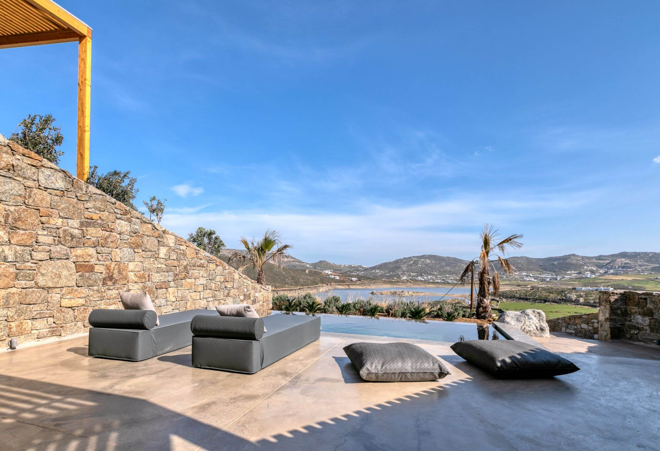 360 VR Tour of Luxury Suites & Villas