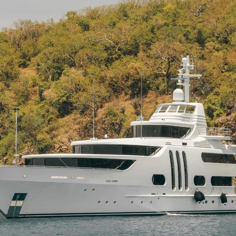 Private Yachts and Cruises
