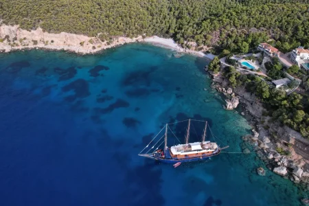 Hiking Cruises in Greece - Galileo Ship - Vivestia | Risk-Free Villas, Hotels and Cruises in VR